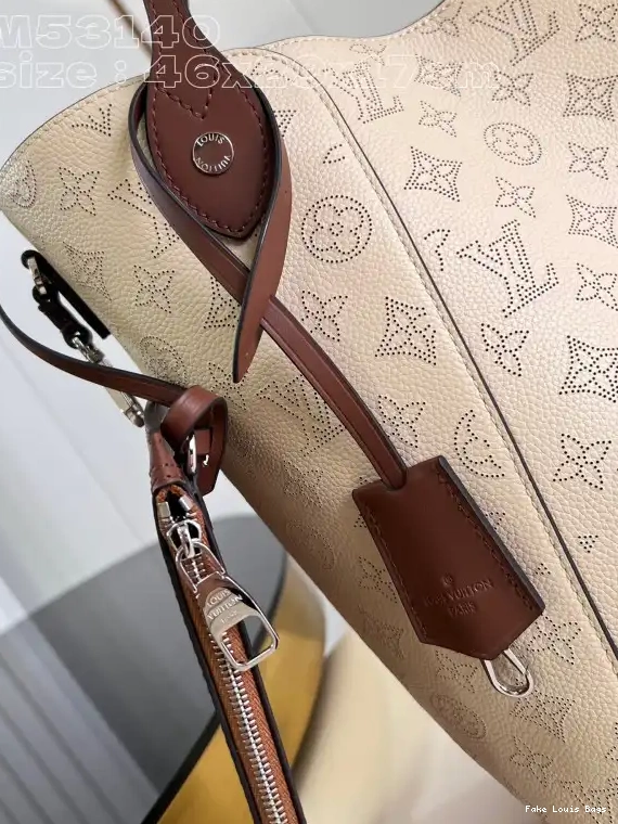 Rep ladies 29.5 x LOUIS VUITTON HINA-46 17CM x 0223