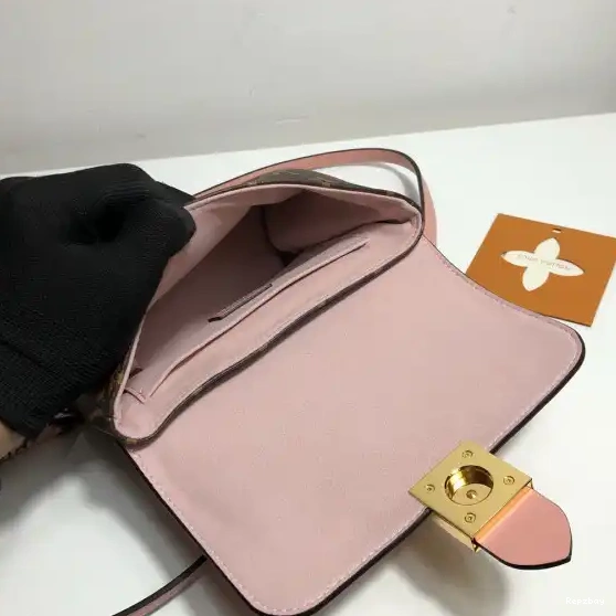 Rep ladies LOCKY LOUIS VUITTON BB 0225