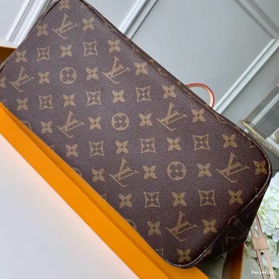 Rep ladies Neverfull Louis MM Vuitton 0212