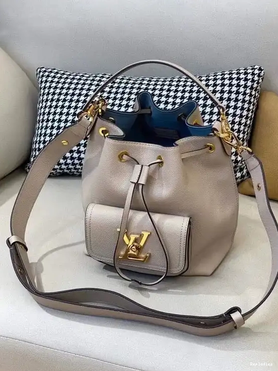 Fake Louis Bags LOCKME LOUIS BUCKET VUITTON 0215