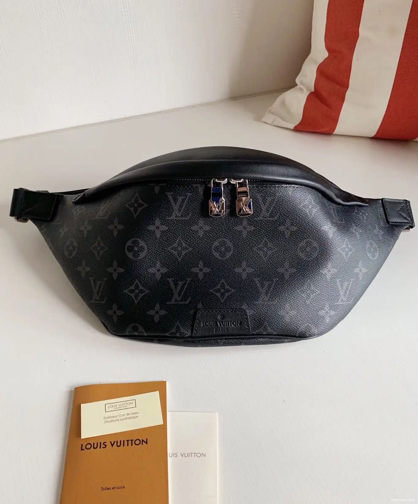 VUITTON DISCOVERY BUMBAG LOUIS 0226