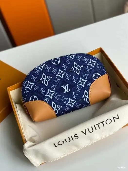 COSMETIC SINCE VUITTON POUCH LOUIS PM 1854 0220